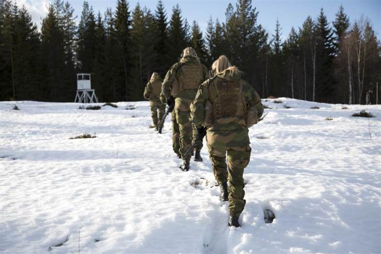 170413-norway-hunter-troops-cr-1121_ebc1c12c1e0be43113731389416f6df1.nbcnews-ux-1024-900